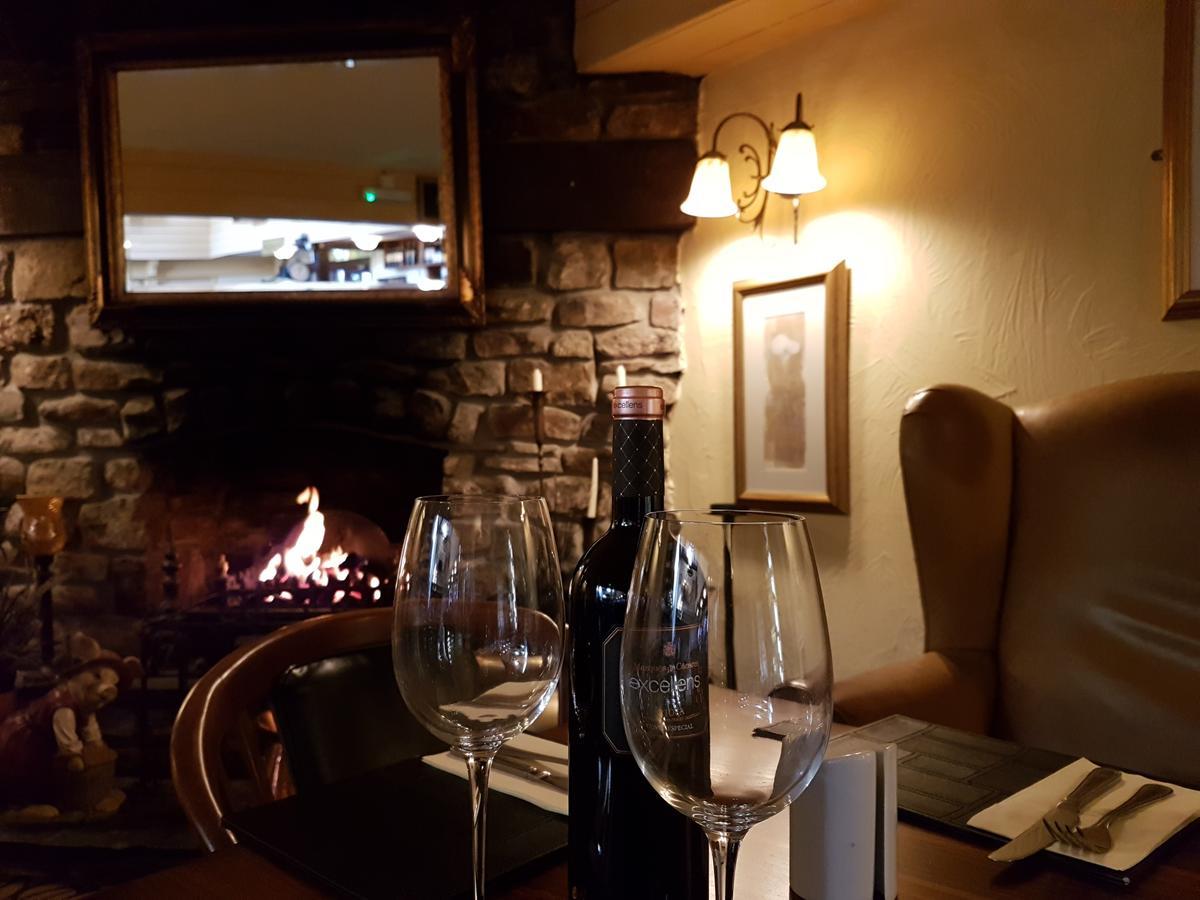 The Old Barn Inn ニューポート エクステリア 写真