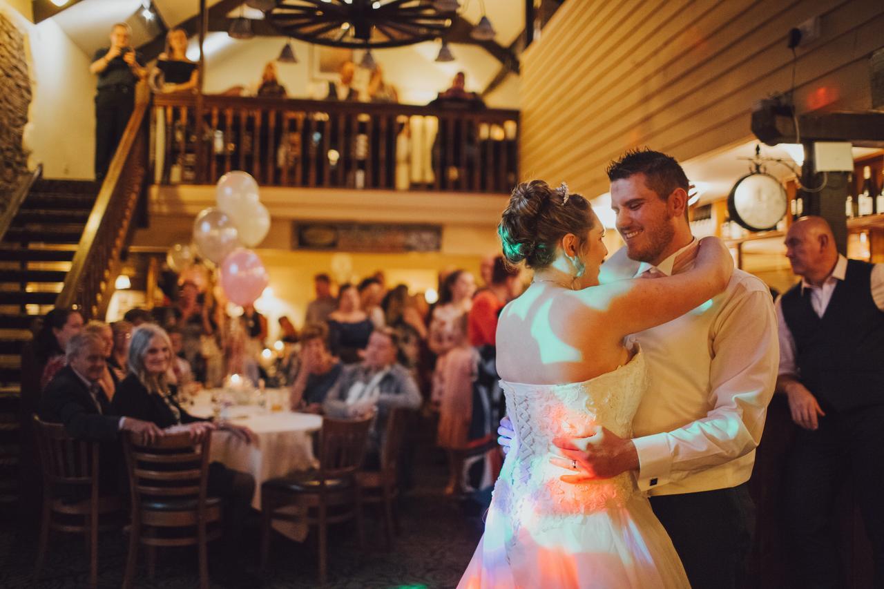 The Old Barn Inn ニューポート エクステリア 写真