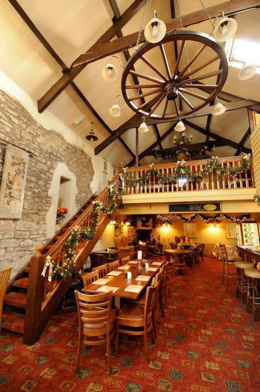 The Old Barn Inn ニューポート エクステリア 写真